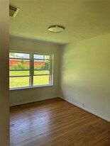 946 Stonecrest Dr in Houston, TX - Building Photo