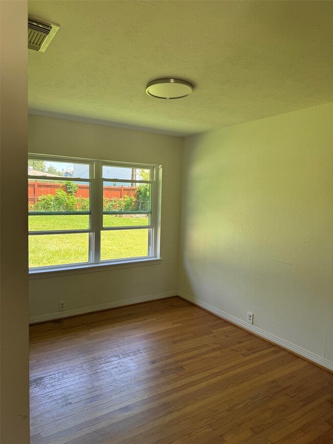 property at 946 Stonecrest Dr