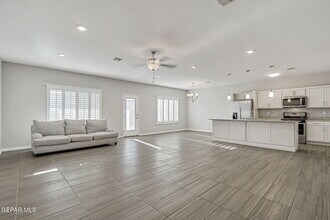 261 Emerald Sun Dr in Horizon City, TX - Building Photo - Building Photo