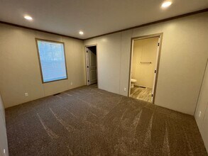 23448 Winifred Ave in Warren, MI - Building Photo - Building Photo