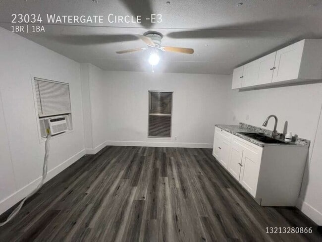 23034 Watergate Cir