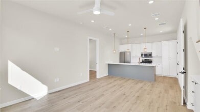 6802 Montana St in Austin, TX - Building Photo - Building Photo