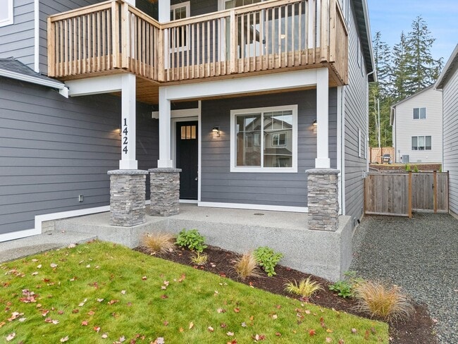1424 Baker Hts Lp in Bremerton, WA - Building Photo - Building Photo