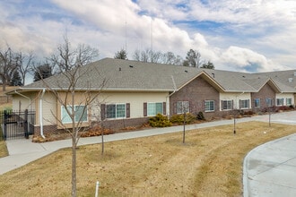 The Sheltering Tree in Omaha, NE - Foto de edificio - Building Photo