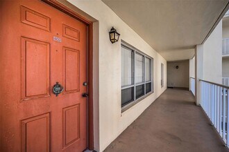 9000 Commodore Dr in Seminole, FL - Building Photo - Building Photo