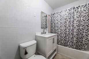 307 Regina Way in Henderson, NV - Building Photo