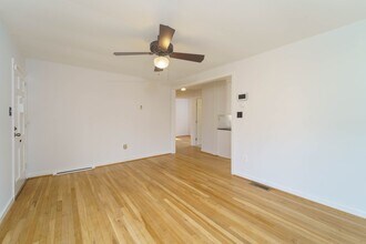 4400 Garrett Park Rd in Silver Spring, MD - Building Photo - Building Photo