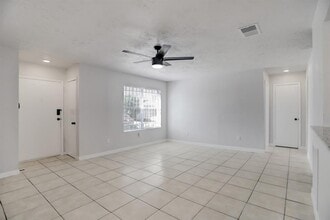 12607 Veterans Memorial Dr-Unit -B in Houston, TX - Building Photo - Building Photo
