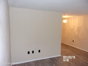 2170 Knox McRae Dr in Titusville, FL - Foto de edificio - Building Photo