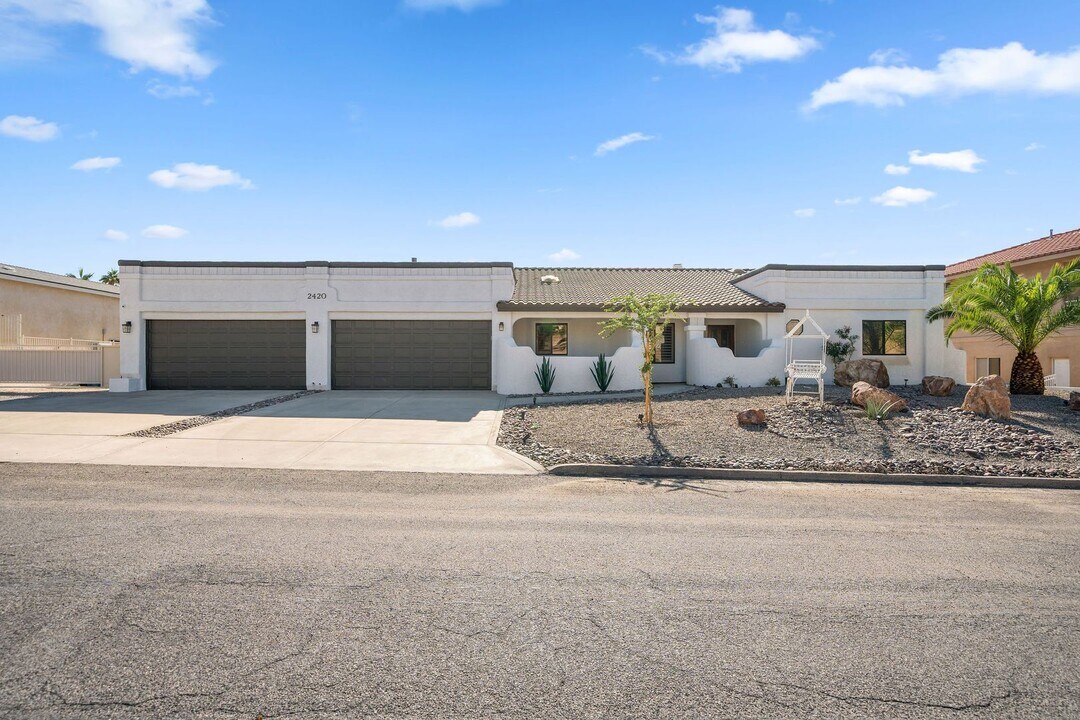 2420 Demaret Dr in Lake Havasu City, AZ - Building Photo