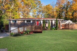 2030 Starlight Dr in Marietta, GA - Building Photo