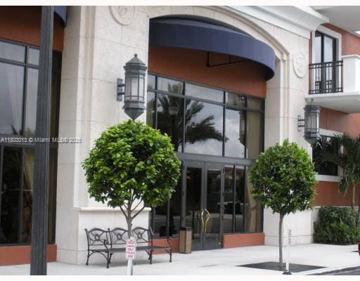 8390 SW 72nd Ave in Miami, FL - Building Photo - Building Photo