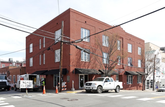 Water Street Apartments in Charlottesville, VA - Foto de edificio - Building Photo