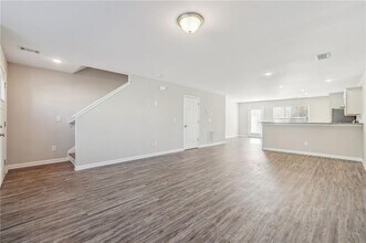 4420 Pinscher St in Union City, GA - Building Photo - Building Photo