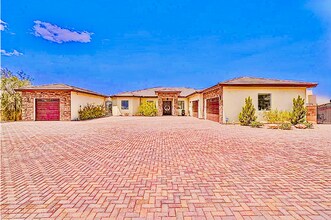 198 S Naples St in Henderson, NV - Building Photo - Building Photo