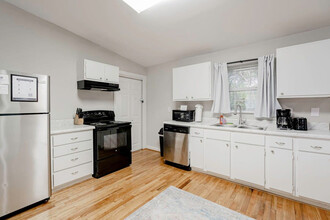 305 Greenwood Rd in West Columbia, SC - Building Photo - Building Photo
