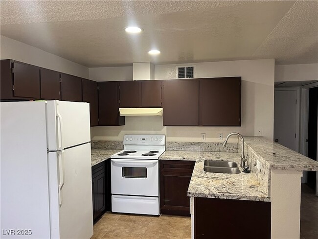 4160 E Tonopah Ave, Unit 114 in Las Vegas, NV - Building Photo - Building Photo