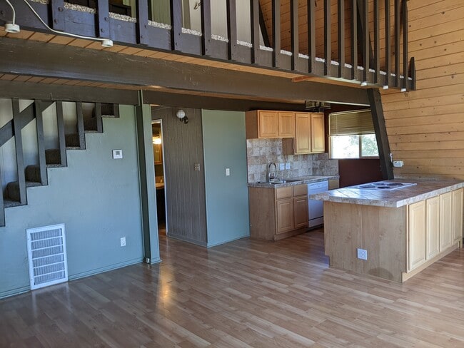 24451 Willow Pass Dr in Tehachapi, CA - Building Photo - Building Photo