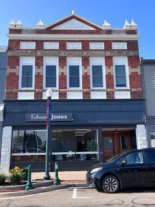 154 E Main Ave in Zeeland, MI - Foto de edificio