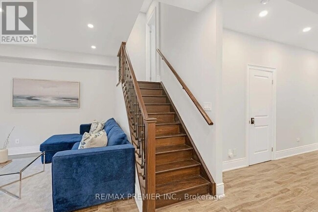 105 Chesney Cres in Vaughan, ON - Building Photo - Building Photo