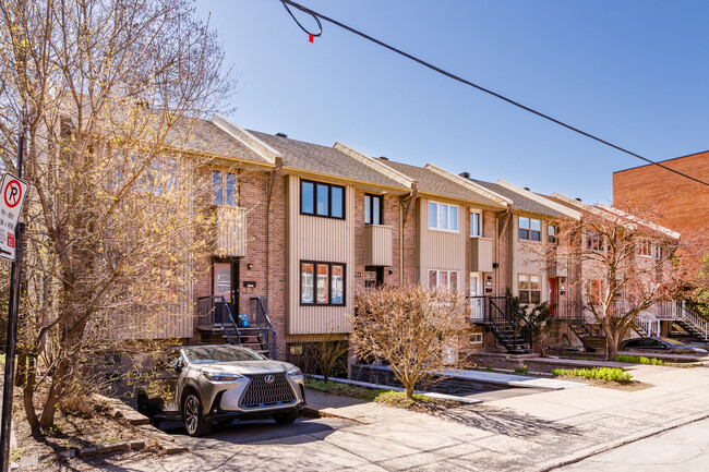 1934 Augustin-Cantin St in Montréal, QC - Building Photo - Building Photo