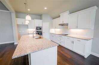 918 Edinburgh Dr in McGregor, TX - Building Photo - Building Photo