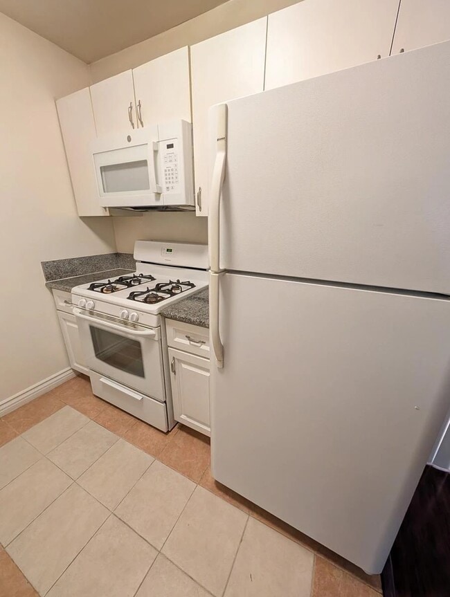 4402 Mammoth Ave in Los Angeles, CA - Building Photo - Building Photo