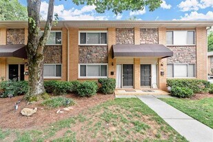 100 Biscayne Dr NW in Atlanta, GA - Building Photo