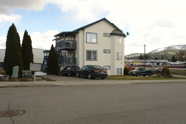 810 N Siony Ln in Post Falls, ID - Foto de edificio - Building Photo