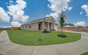 8438 Moonlight Bay Cir in Mont Belvieu, TX - Building Photo - Building Photo