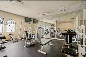 1900 Danbrook Dr in Sacramento, CA - Foto de edificio - Building Photo