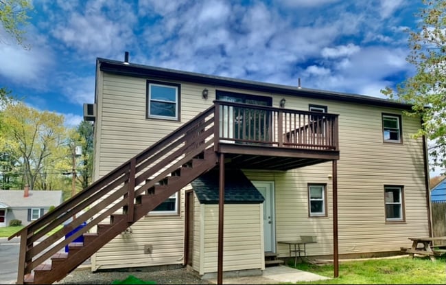 107 Crescent Dr in East Hartford, CT - Building Photo - Building Photo