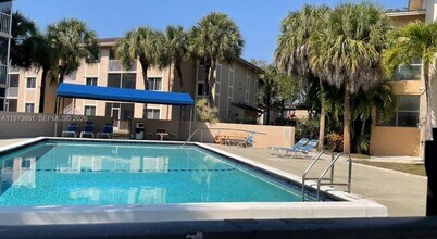 10001 W Atlantic Blvd, Unit 122 in Coral Springs, FL - Foto de edificio - Building Photo