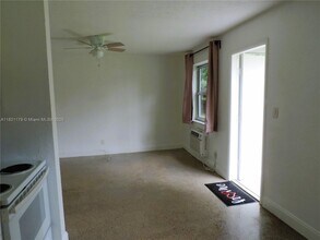 111 Charley Ave in Fort Lauderdale, FL - Building Photo - Building Photo