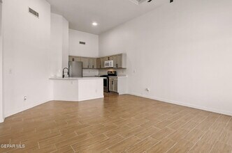 5274 Sean Haggerty Dr in El Paso, TX - Building Photo - Building Photo
