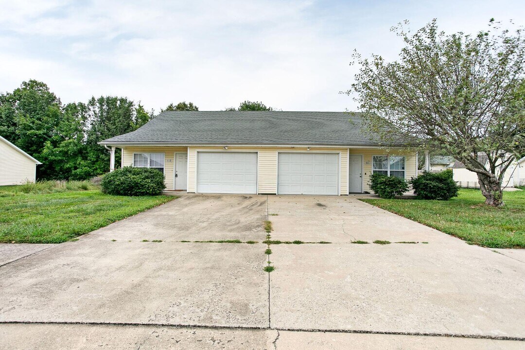 117 Clover Ct in Radcliff, KY - Building Photo