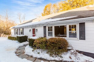 198 Valley Rd in Cos Cob, CT - Building Photo