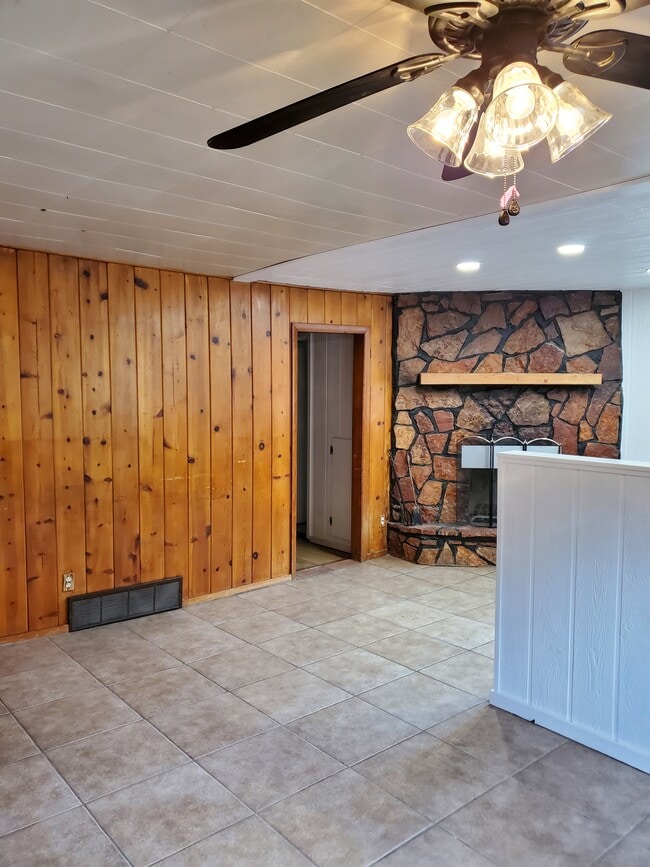 10370 Ute Pass Ave, Unit 1 in Green Mountain Falls, CO - Foto de edificio - Building Photo