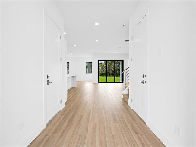 1446 SW 23rd St in Fort Lauderdale, FL - Building Photo - Building Photo