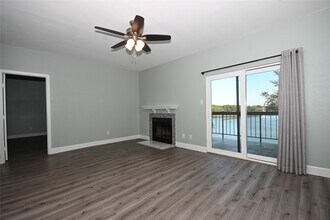 18809 Egret Bay Blvd in Houston, TX - Building Photo - Building Photo