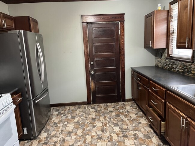 243 E 30th St, Unit 243 in Erie, PA - Building Photo - Building Photo
