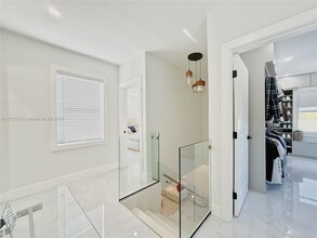 927 SW 18th Ave in Miami, FL - Building Photo - Building Photo