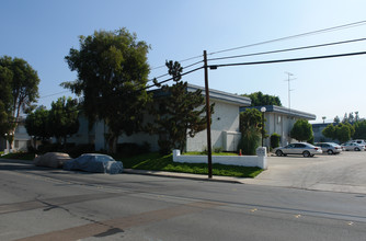 Broadway Apartments II in El Cajon, CA - Building Photo - Building Photo