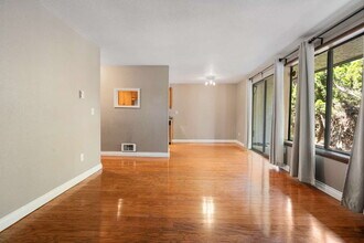 12522 NE 117th Pl-Unit -#D7 in Kirkland, WA - Building Photo - Building Photo