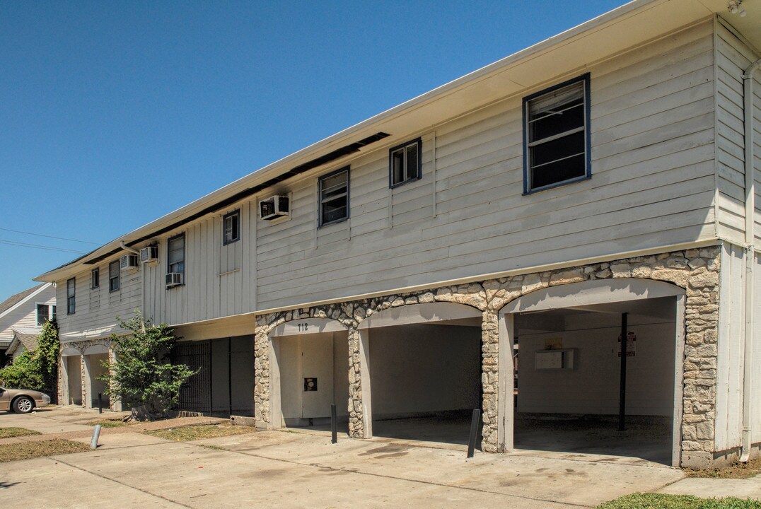 University Gardens in Galveston, TX - Building Photo