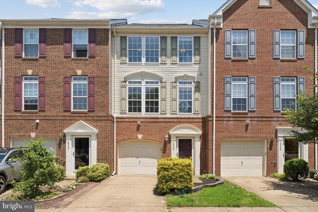 property at 2928 Huntington Grove Square