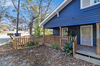 213 Claire Dr SE in Atlanta, GA - Foto de edificio - Building Photo