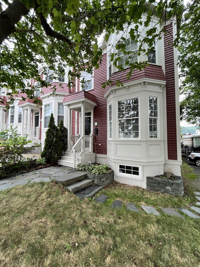 property at 2 Howe Pl