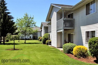 Saddle Club Apartments in Salem, OR - Foto de edificio - Building Photo