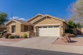 2102 E Yellowstone Pl in Chandler, AZ - Building Photo - Building Photo